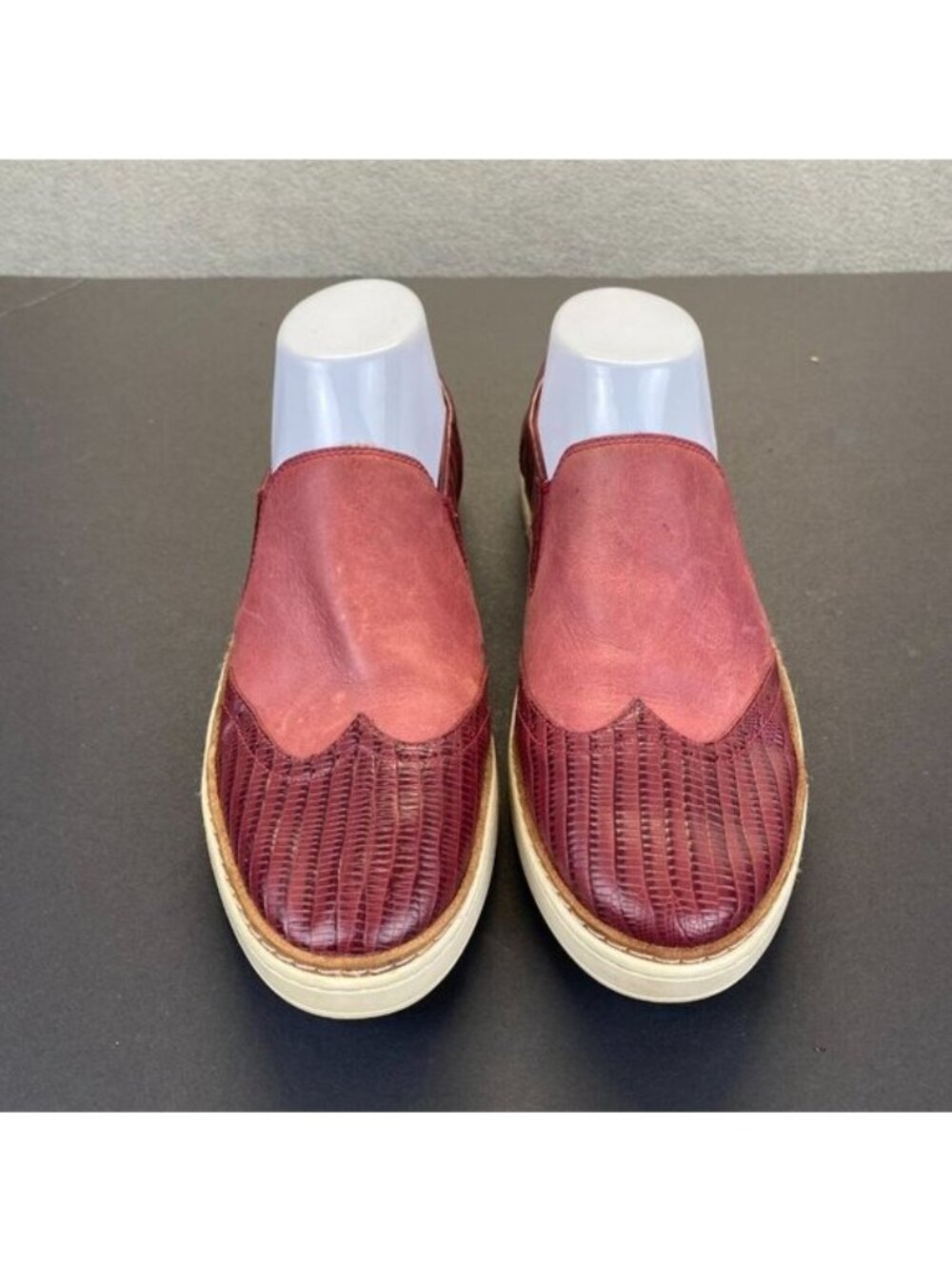 Ugg Hadria Croco Red Slip-on Sneaker Loafer Women Sz‎ 8.5 Genuine Leather Upper